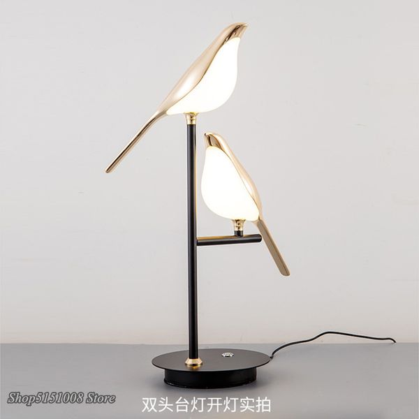 Postmodernisme Design Gold Magpie Bird Acrylique LED Lampe de table pour une étude de chambre à coucher Creative Foyer Luxury Home Deco Reading Lights