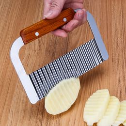Carotte de pomme de terre, couteau à couteau à couteau ondulé, manche de couteau en bois de bois de légumes de coupe de légumes outils de cuisson des épluchisseurs