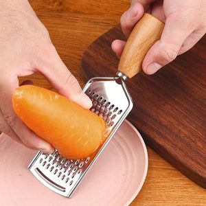 Aardappelkaasrooster praktische wortelrooster metalen rooster aardappelpeelinggereedschap met houten handvat kaaskaasbord