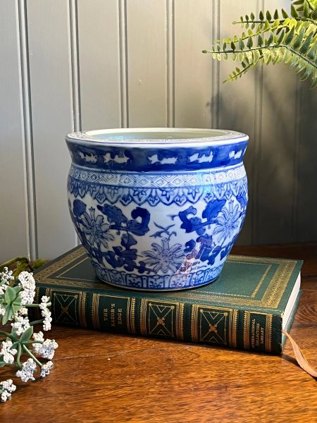 Pots vintage à la main à la main ronde bleu blanc en porcelaine chinoiserie jardinière ~ jardinière intérieure, pot à fleurs ~ ferme de la ferme blanche décor