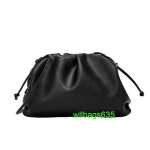 Sac en tissu de pochette Bottegveneta Sac de luxe de luxe Sac en cuir Bag de femme en cuir Huiqiao Sac nuage plissé Sac sous bras en cuir authentique Single Single Shoul Have Logo Hbo8o3