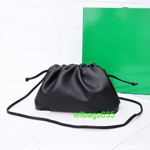 Sacs en tissu de poche BottegVeneta Sac de luxe de confiance en cuir 2024 Nouveau design de niche Sac nuage plat diagonale croix aisselle épaule unique femmes du logo HBD969