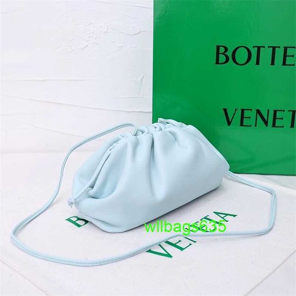 Bolsas de tela de bolsa Bottegveneta Trusted Luxury Bolle Leather 2024 Summer New Woven Plain Patrón Nube Bag Bags es pequeño liviano y tiene logotipo hb4ijm