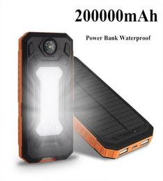 Banque d'alimentation imperméable 200000mAh avec deux piles de chargeur solaire USB Batteries Modèle Universal8202045