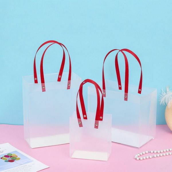 Bolsa de plástico PP con mango rojo, bolsa de regalo esmerilada transparente de PVC para fiesta, boda, Navidad, venta al por mayor