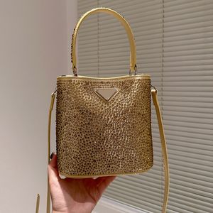 PRA Bag Designers Classic Panier Mini sac à main Dame Crossbody Bags Italie Brand Triangle Sign Rhinestone incrusté Silks and Satins Women Bag Sac