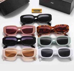 Pra Diseñador Gafas de sol Gafas clásicas Gafas de sol de playa al aire libre para hombre Mujer Color de mezcla Opcional Firma triangular