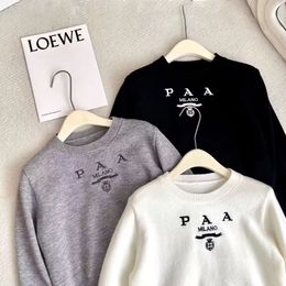 Pra vroege herfst nieuwe luxe modeontwerper slim-fit gebreide trui met geborduurde letters en lange mouwen trui voor dames