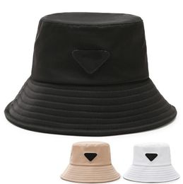 Pra Hats Bucket Hat Casquette Designer Stars avec la même sortie décontractée à dessus plat à petits bords Wild Triangle Standard