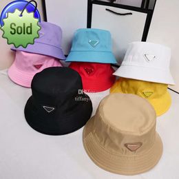 Pra Man Bucket Hat Heren CaA Dames Designer Trucker Hoeden Heren Driehoek Badge Muts Brede Rand Hoeden Petten Unisex Outdoor Casual Mode CaAs Beachaaabc