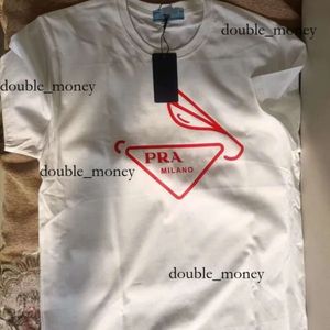 PRA Shirt Summer Mens Designer Tees Praada T-shirt Homme décontracté pour femmes avec des lettres Imprimer des manches courtes de taille supérieure S-xxxxl 665 743