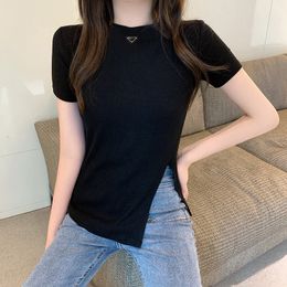 PRA Femmes Tshirts Sexy Split Designer T-shirts Womens Slim Fit Solid Solid Shirts Small Round Necy Summer Womens Vêtements Top Tees 4112