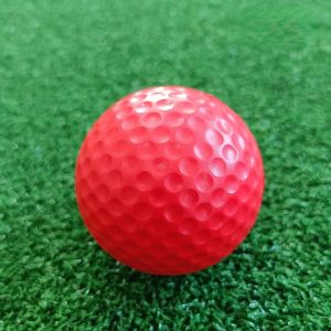 Practicar pelotas de golf 6 color bola nueva para golffer accesorios de golf anuncios de standad bola al por mayor para la novedad interior al aire libre 1pc