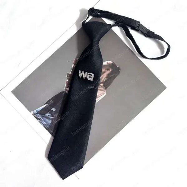 Pratique Cravate Mens Cravate Triangle Cravate Hommes Bolo Cravate De Luxe Designer Cravate Hommes Adolescent Vêtements Formels De Luxe Sangle De Mode Prasa Cravate 432