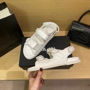 Prad Designer Sandles Femmes Sandale En Cuir De Veau Papa Chaussures Sandales Chaussures Matelassées Plate-Forme Appartements Talon Bas Wedge Diamant Boucle Sandale Sans Lacet Sangle De Cheville Tongs 89