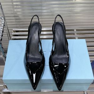 Prad Sandalias de mujer Tacones altos Zapatos planos Tacones puntiagudos Zapatos de charol Moda Verano Zapatillas de tacón Zapatos de vestir Triángulo Principios de primavera Calidad superior 75