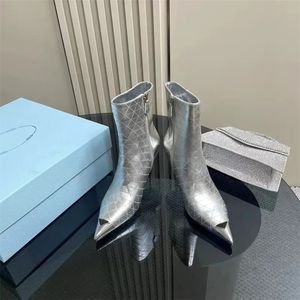 Praddas PADA PRAX PRD Fashionable 75cm Tacón Stiletto Botas cortas Diseñador Mujeres de cuero de cuero genuino Decoración de hebillas Classic Side Silver Diamond Patt