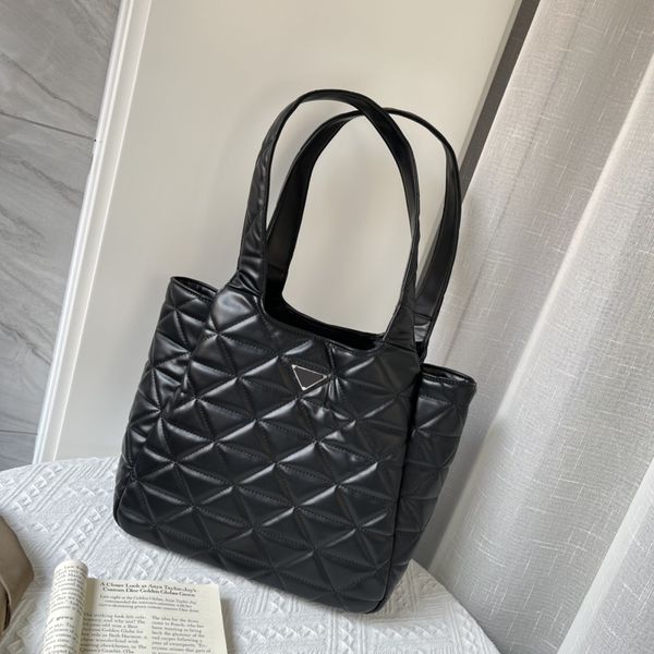 Prade Tote Bag Superfície lisa Bolsas e bolsas femininas Moda Sacos de compras Clássico Triângulo Logo Material PU Bolsas de ombro 37x27x13cm