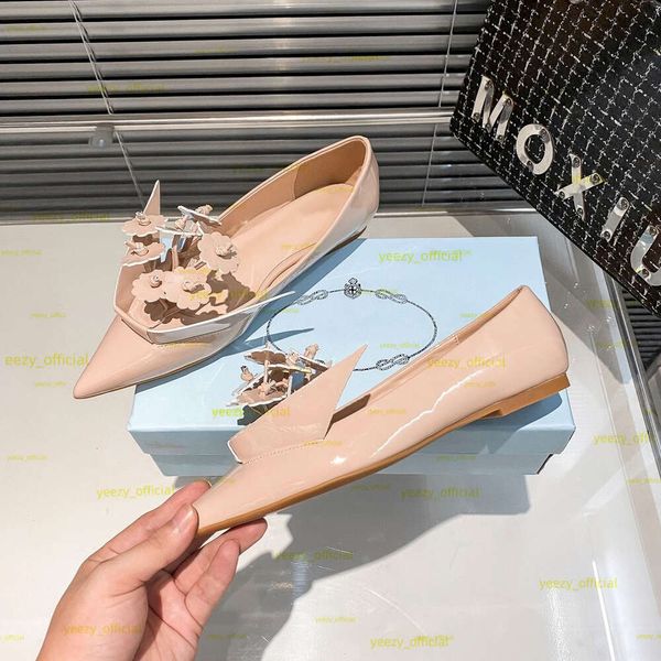 Prades Chaussures Fleur Posses beige Origami Posses Sandale Nude Nude Black Chaussures Patent Cuir bas Ballet Flats Ballerina Slipon Femmes Triangle de luxe Designer