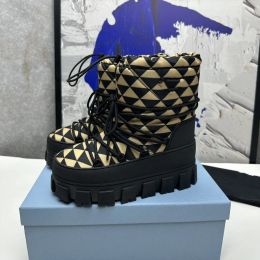 Prado Nylon Gabardine Snow Party Boots van topkwaliteit geëmailleerde metalen driehoek Tech Dynamische charme charme Embosed Sole Patroon