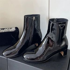 Prado Side Shoes Le cuir avec des bottines à glissière de haut de qualité noire et la doublure en cuir a un design élégant pour les femmes et un confort élégant