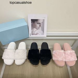 Zapatillas Pradoity, chanclas planas de felpa, mulas de piel con bordado eléctrico, sandalias de lana de diseñador para mujer, zapatos triangulares esmaltados peludos