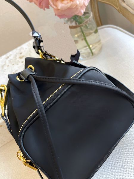 Prads Mochila de diseñador Top Bolsos de hombro de nylon Bolsos de lujo para mujer Bolsos de cubo negros de moda Bolsos pequeños para dama Bolsos de mano de lona para niñas Crossbody verde Bolsos de mano Embrague