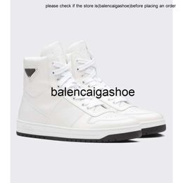 Pradshoes en cuir haut toit Downtown Sneakers Chaussures Blanc Black Men Men Sporty District Comfort Walking Lace Up Trainers Souges en caoutchouc Skateboard léger Walking