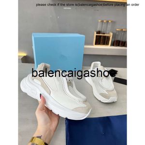 Pradshoes Open Femmes Prades Men Sneakers Designer Chaussures décontractées Plateforme de Vintage Blanc Blanc Rose beige Sports Luxury Trainers Skate respirant