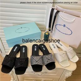 Pradshoes Slippers Embellies Prades Crystal Sandale Satin Femmes Mule plate Platform Platform Sandales Chaussures
