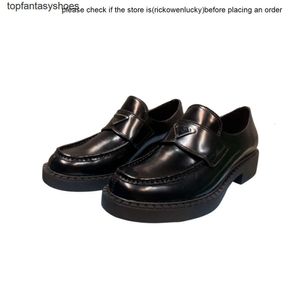 PRDAA schoenen Loafers Triangle Mens Dikke Soled Small Black Leather Shoes 2023 Nieuwe P Home Style Dikke Heel One-Shoe Pedal