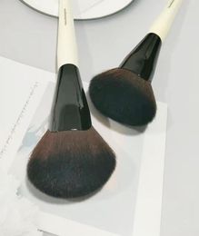 Brosse de maquillage de mélange précis en forme de ventilateur dense en forme de contours poudre de poudre Cosmetics Tool 6650978