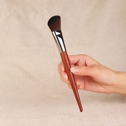 PRECISION BLUSH Makeup Brush 150 Polvo en ángulo Blush Contour Sculpting Cosmetics Beauty Brushes Blender Tools
