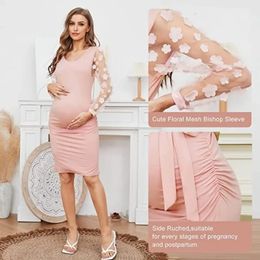 Vestido de mujer embarazada hecho de tela elástica y silueta fluida utilizado para fotografía de embarazo precioso diseño floral 240111