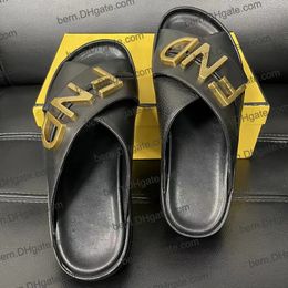 Brands de première marque en cuir en cuir sandales pour femmes avec des lettres en métal logo pour femmes diapositives d'été 3Colors EU35-40