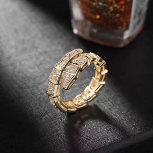 Premium Designer Full Diamond Fashion Snakes Rose Gold Sier Ring Fijne sieraden Verjaardags- en kerstcadeaus voor koppels 666