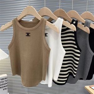 T-shirt féminin Édition Premium T-shirt Stripe Halter Top Top Femme Tricots Summer Français Vêtements de mode Two C Letter Prints graphiques sur la mode décontractée