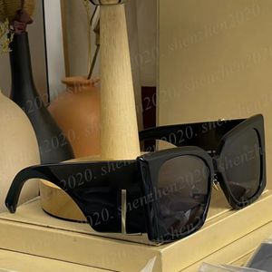 Lunettes de soleil de mode premium pour les femmes ou les hommes avec des verres de soleil en métal