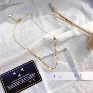 Collier de luxe premium Pendre de bijoux de mode charmantes accessoires féminines 18K Exquis en or pour les femmes amateurs de conception Fami2512