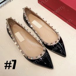 Sandales plates à talons hauts et rivets pour femmes, qualité supérieure/OK, chaussures simples, cadeaux pour femmes, livraison directe EU35-42