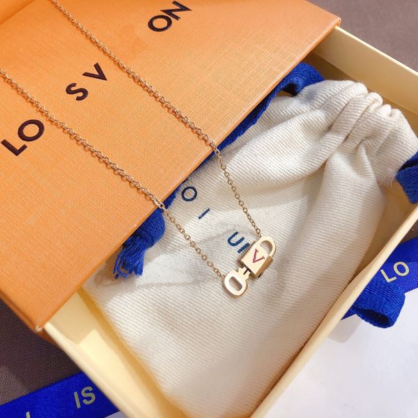 Collares de joyería de estilo premium Collar de bloqueo de lujo para mujer Exquisito 18k Chapado en oro Cadena larga Clásico Popular Accesorios de marca Regalo exclusivo para mujer