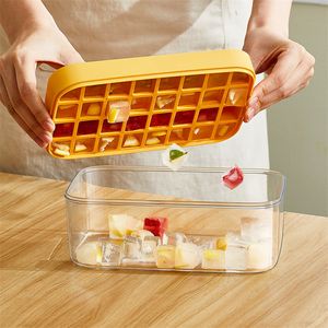 Druk op het type Ice Cube Maker Bar Tools Silicone Ice Tray Making Mold met deksels Creatieve opbergdoos vierkante kubieke container