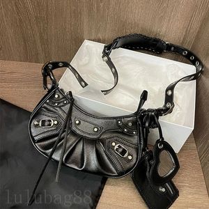 Bonito bolso bandolera para mujer bolsos de diseñador cocodrilo elegante embrague guapo LE CAGOLE corazón negro plata fiesta en relieve bolsos de hombro bonito XB014 F23