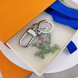 Mooie groene kikker sleutelhanger ontwerper V sleutelhanger charme tas hanger mannen vrouwen luxe cadeau portemonnee sleutelhangers