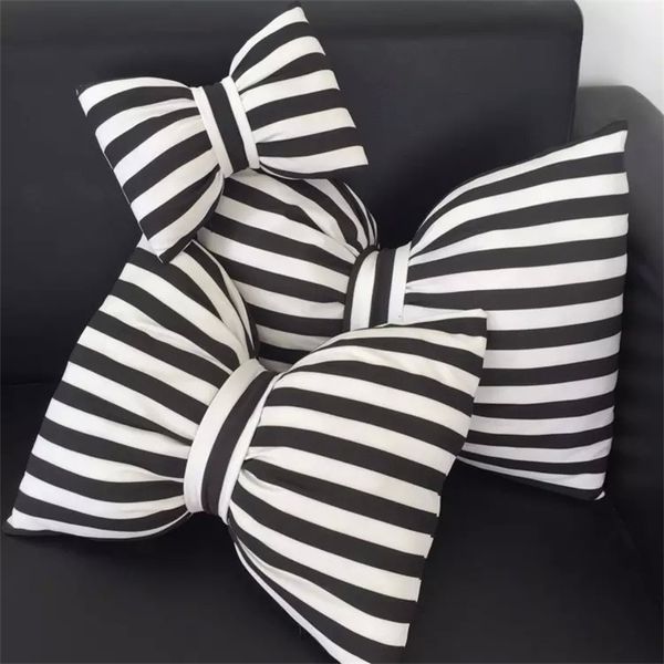 Joli oreiller à nœud rayé avec remplissage / oreillers de cou de voiture Home Decor Bow Knot Rosette coussin décoratif pour la maison à l'intérieur 210611