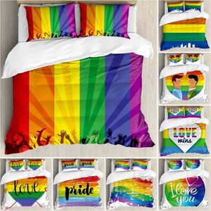 Pride dekbedoverslag Set -mensen die de internationale dag vieren voor de LGBT -gemeenschap met kleurrijk gestreepte ontwerpbedding volwassen