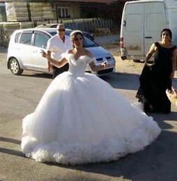 Princesa Vestidos de boda de vestidos de balón de princesa 3d fuera de los hombros Africano árabe hinchado tul country victorian dubai bocados de novia 0505