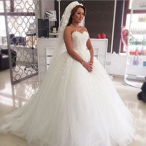 Prinses Baljurk Trouwjurken Geappliceerd 3D Floral Bloemen Kant Sweetheart Strapless Bruidsjurken Terug Veterschoenen Trouwjurk Volledige lengte