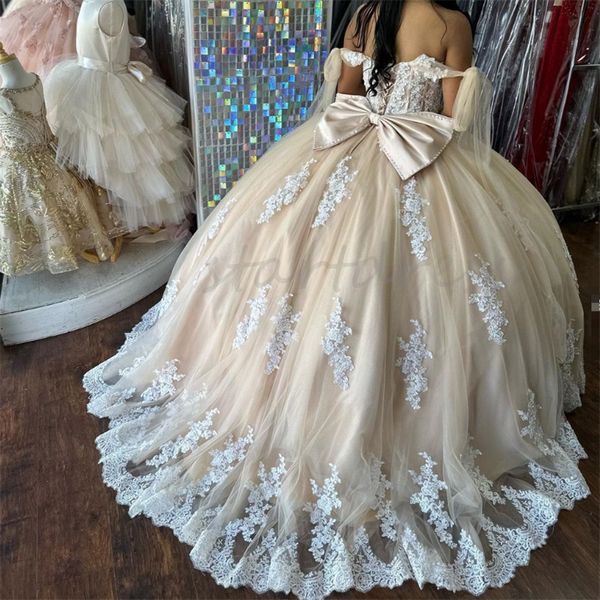 Principessa Champagne 15 Abiti Quinceanera con abito da ballo in pizzo bianco Sweetheart Vestidos De 15 Xv Anos Corsetto Compleanno Prom Dress Bow Para 2024 Sedici Party Dress