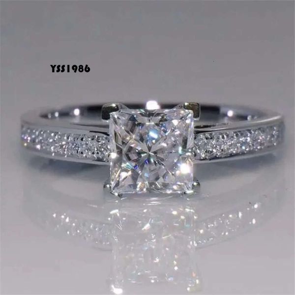 Princess Cut 0.6ct Lab Diamond Ring Real Sterling Sier Engagement Band de bandes de mariage pour femmes Bijoux de fête de charme nuptiale